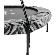 Detailansicht eines Trampolins mit Zebra-Muster