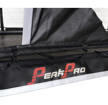 Peakpro Logo auf einem Sportnetz