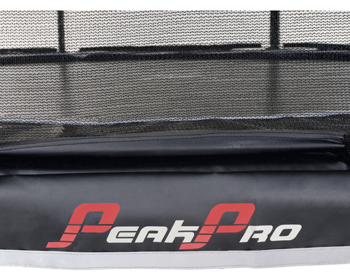 Detailaufnahme eines Trampolinnetzes mit Peakpro Logo