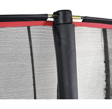 Detailaufnahme eines Trampolins mit Sicherheitsnetz