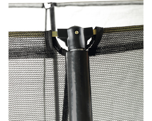 Detailaufnahme eines Trampolins mit Sicherheitsnetz