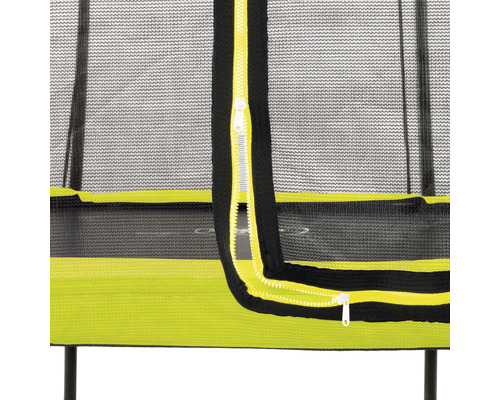 Detailaufnahme des Reißverschlusses eines Trampolinsicherheitsnetzes