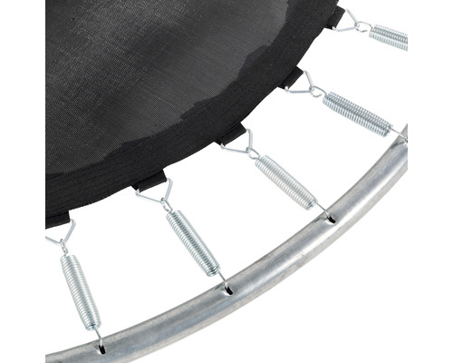Detailaufnahme von Trampolinfedern, Sprungtuch und Rahmen.