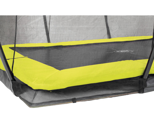 Detailansicht eines Gartentrampolins mit Sicherheitsnetz