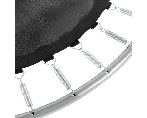 Detailansicht eines Trampolins mit Federn und Rahmen