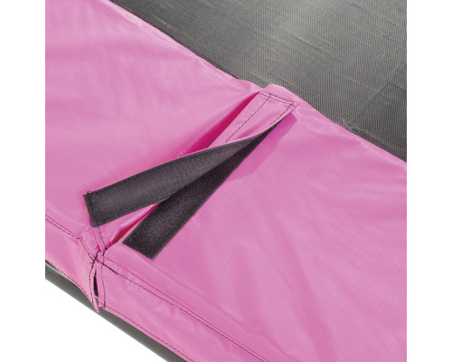 Detailansicht einer Trampolinabdeckung mit Klettverschluss