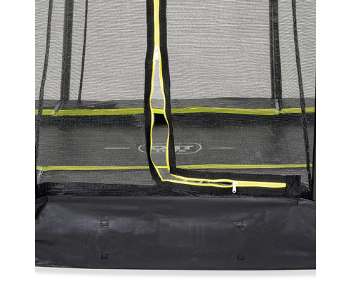 Detailaufnahme des Reißverschlusses eines Trampolinsicherheitsnetzes.