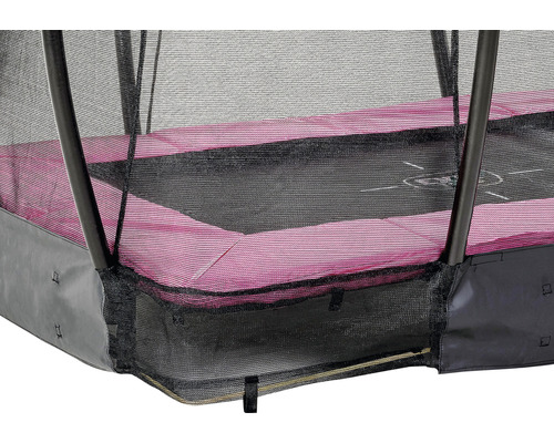 Detailansicht eines rechteckigen Gartentrampolins mit Sicherheitsnetz und Randabdeckung