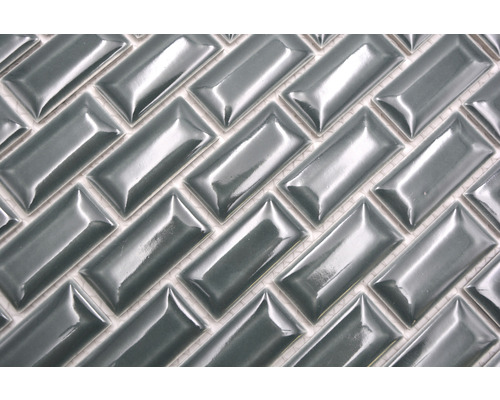 Mosaikfliesen im Fischgrätenmuster