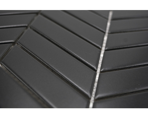 Mosaikfliesen im Fischgrätmuster