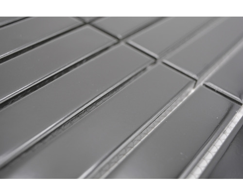 Rechteckige Glasmosaikfliesen im Detail