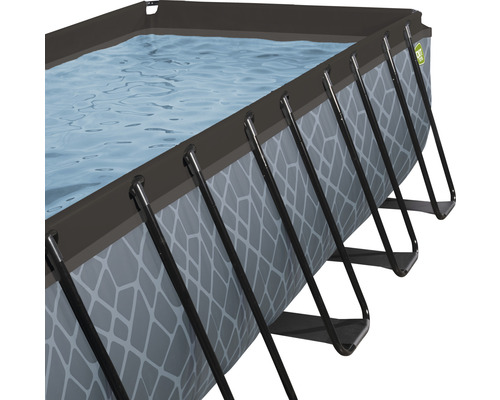 Aufstellpool mit Stahlrahmen und Wasseroberfläche
