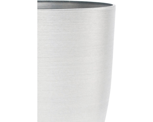 Ausschnitt eines Pflanzgefäßes aus Metall