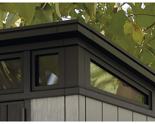 Detailansicht eines Gartenhauses mit Fenster