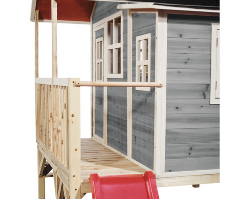 Spielhaus aus Holz mit Rutsche und Fenster