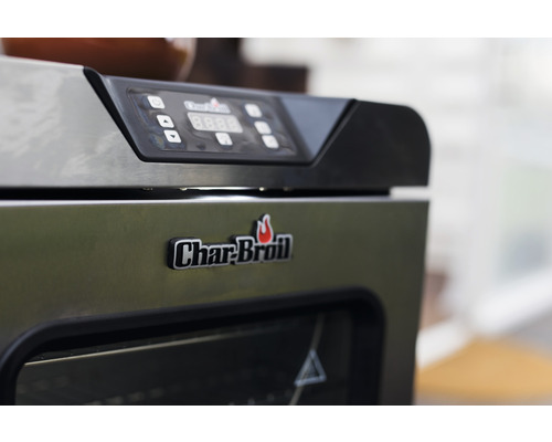 Char-Broil Logo auf einem Grillgerät mit digitalem Display.