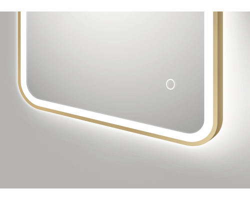 Detailansicht eines beleuchteten Spiegels mit Rahmen