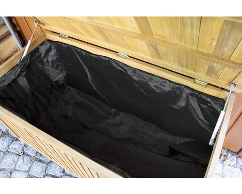 Geöffnete Gartenbox aus Holz mit schwarzem Innenfutter