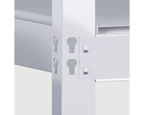 Detailansicht eines Metallregals mit Stecksystem