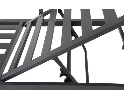 Detailansicht eines Metallbettrahmens