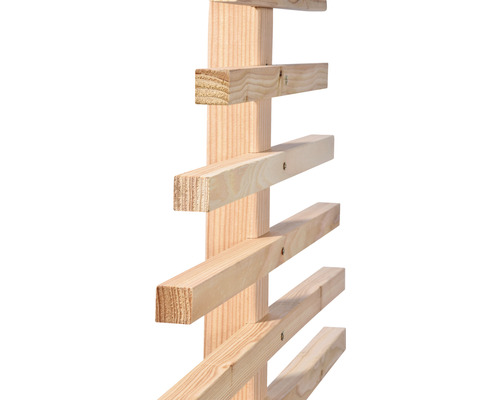 Holzkonstruktion mit horizontalen und vertikalen Latten