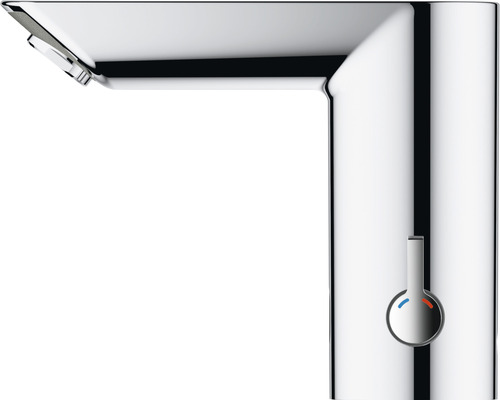 Wasserhahn aus Metall für das Badezimmer