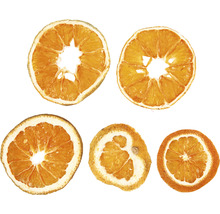 Mehrere getrocknete Orangenscheiben