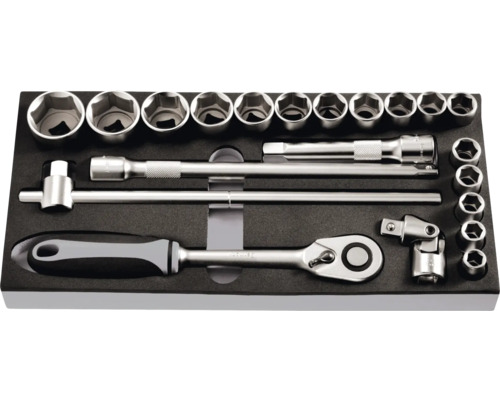 Steckschlüsselsatz im Werkzeugkasten mit Steckschlüsseln, Ratsche und Verlängerungen
