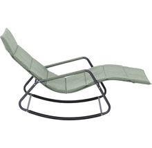 Schaukelstuhl mit gepolsterter Liegefläche und Armlehnen