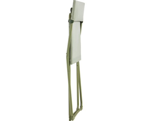 Zusammengeklappter Campingstuhl mit Metallrahmen und Stoffbezug