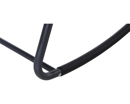 Detailaufnahme des Stahlgestells eines Schaukelstuhls