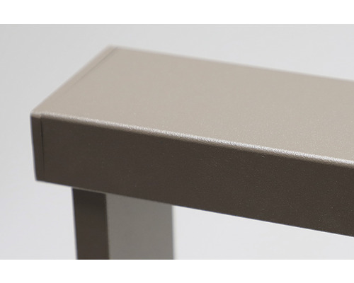 Detailansicht eines Metalltisches