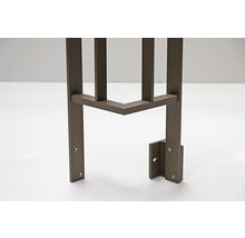 Metallzaunpfosten mit Montagevorrichtung