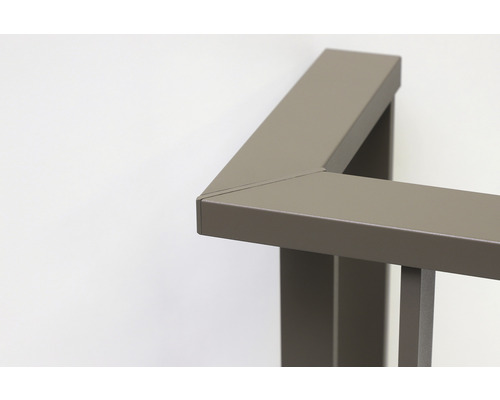 Detailansicht eines Metallhandlaufs