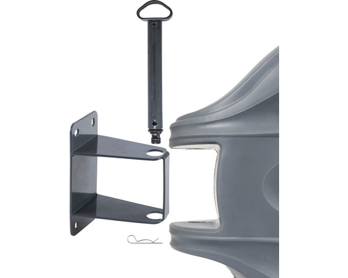 Detailansicht eines Regentonnen-Zubehörsets mit Wandhalterung, Auslaufhahn und Sicherungsstift