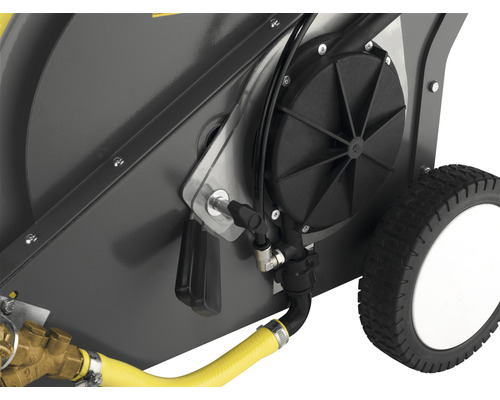 Detailansicht einer Kehrmaschine mit Bürste, Anschlüssen und Rad