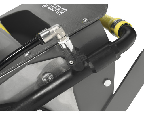 Detailansicht einer GEKA-Pumpe mit Schlauchanschluss und Ventil