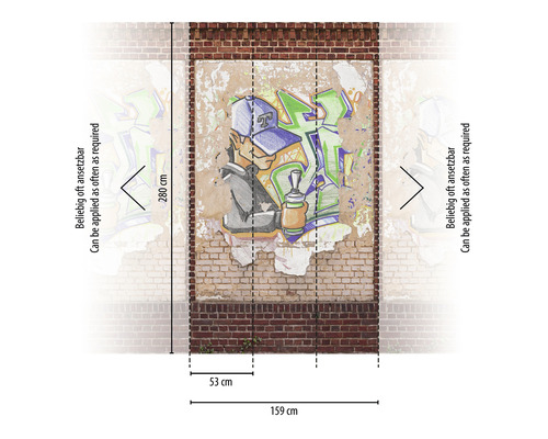 Fototapete mit Graffiti Motiv und Maßangaben auf einer Ziegelwand