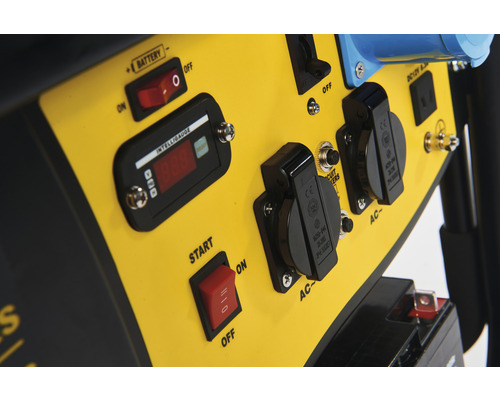 Bedienfeld eines Stromerzeugers mit Schaltern, Steckdosen und Anzeige