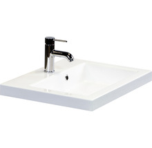 Waschbecken mit Armatur