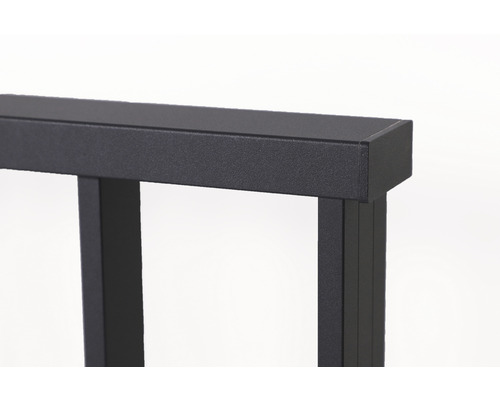 Detailansicht eines schwarzen Metallrahmens