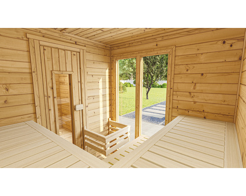 Innenansicht einer Holzsauna mit Bänken und Fenster