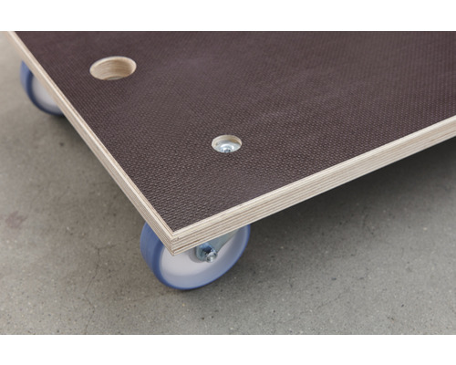 Holzplatte mit Rollen und Aussparungen