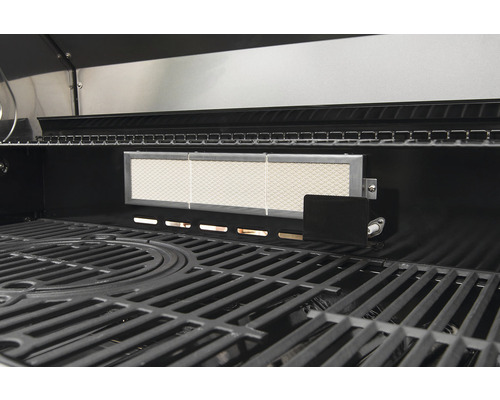 Innenansicht eines Gasgrills mit Grillrost und Infrarotbrenner