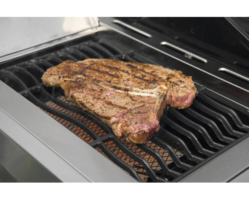 Ein T-Bone-Steak auf einem Grillrost