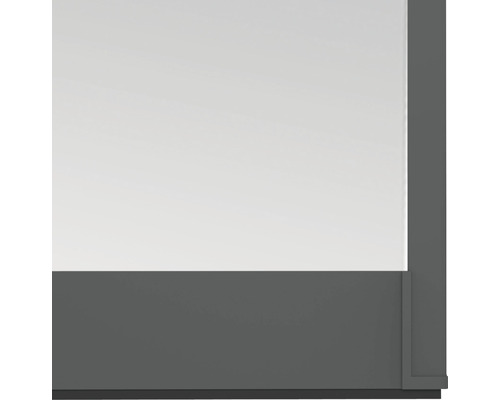 Ausschnitt eines grauen Fensters mit Glas