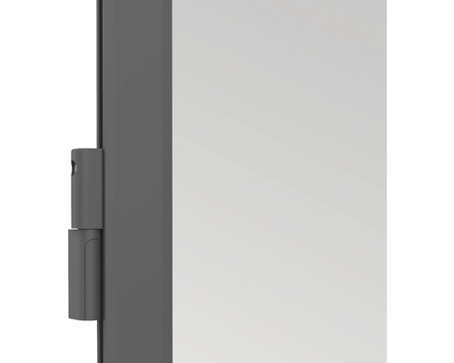 Detailansicht eines Fensters mit Beschlag