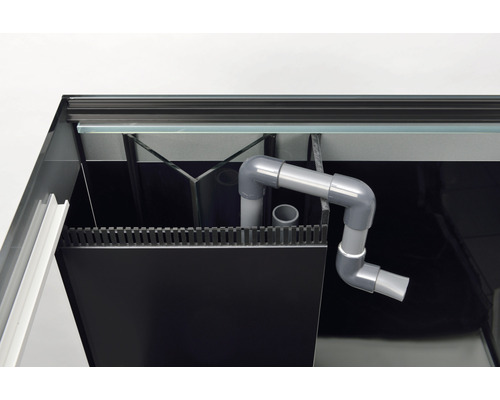 Detailansicht eines Aquariums mit Filtersystem