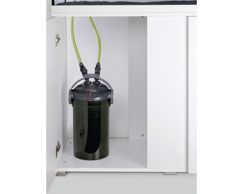 Aquarium Außenfilter im Unterschrank