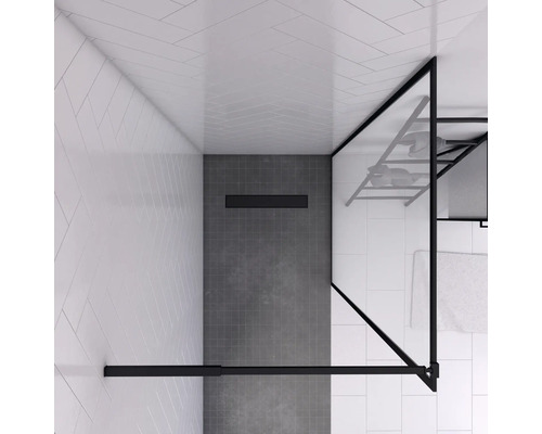 Begehbare Dusche mit Glaswand und schwarzem Rahmen im modernen Badezimmer